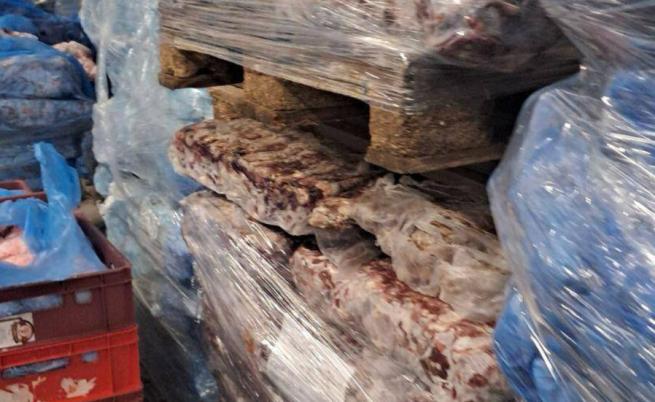 След проверки на БАБХ: Унищожават над 6,5 тона храни в предприятие край Дряново