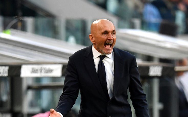 Спалети нападна играчите: Някои излязоха на терена, за да се разхождат