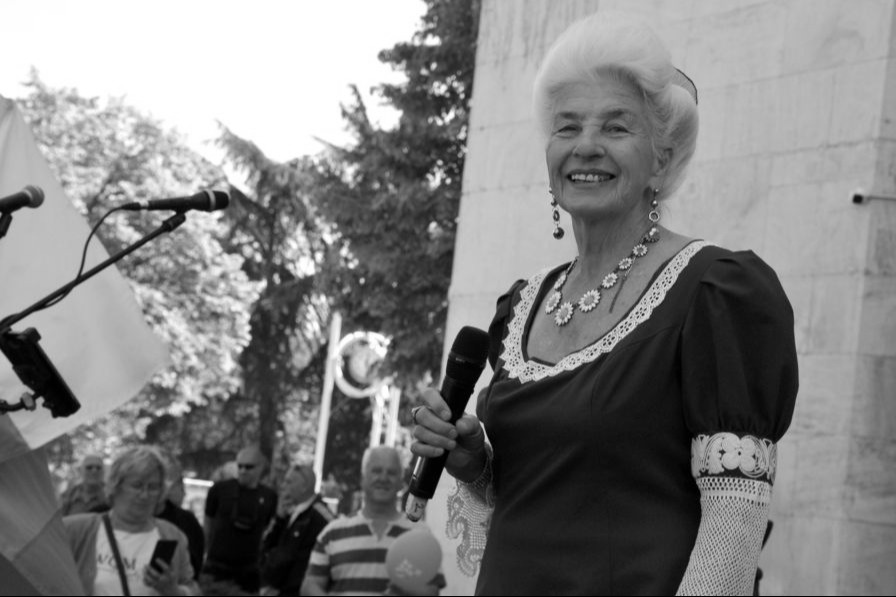 Почина българската народна певица Янка Рупкина