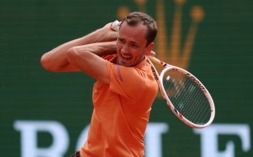 Медведев пак полудя, след като му вързаха 