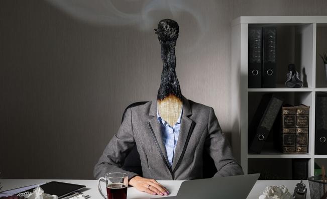 Капанът на „невидимия труд“: Защо жените са на ръба на силите си