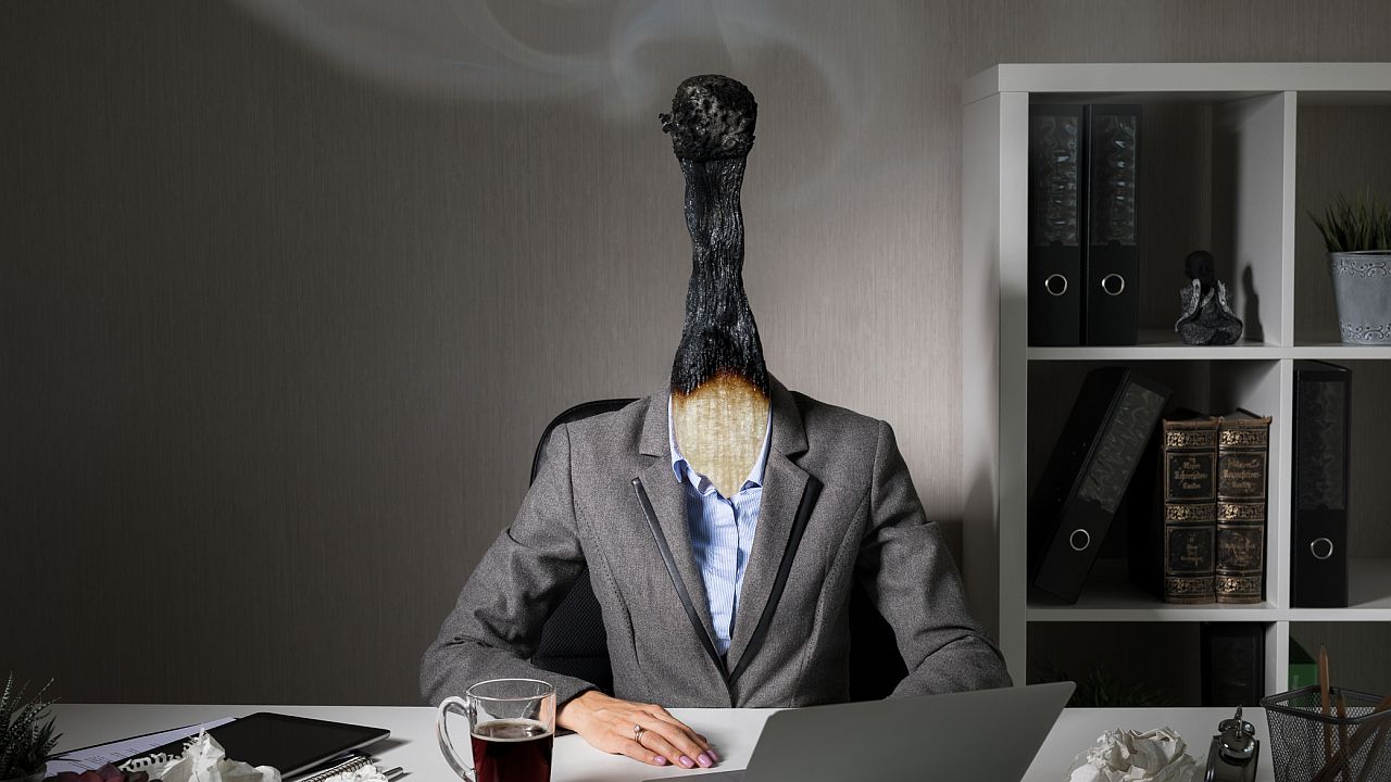 Капанът на „невидимия труд“: Защо жените са на ръба на силите си