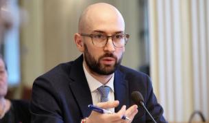 Финансовият министър алармира за „раздут“ бюджет и стотици милиони потенциални загуби