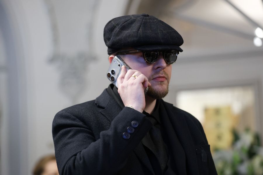 <p>Близки, приятели и граждани отдават почит пред тленните останки на композитора Михаил Белчев.</p>