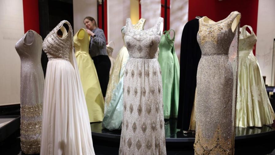 Елизабет II – модната икона на века: Вижте...