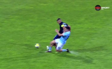 Арда остана с човек по-малко срещу Левски още преди почивката