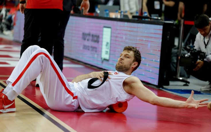 Везенков завършил мача с Монако с шефове на лицето