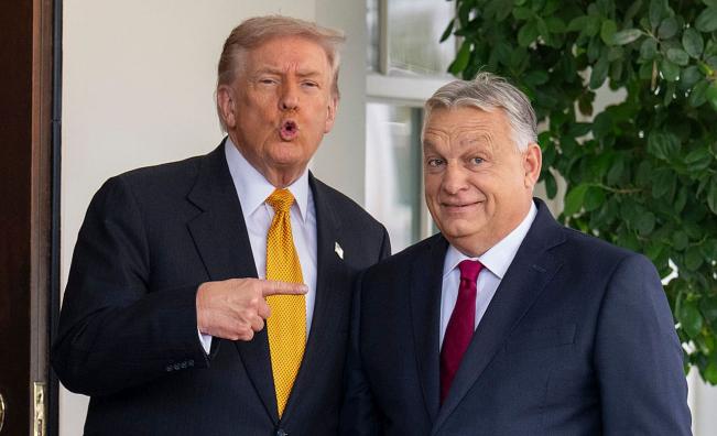 „Целувката на смъртта“: Защо близостта с Тръмп може да свали Орбан от власт