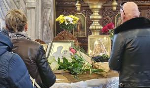 „Вълшебният глас вече пее в небесния хор“: Бургас се прощава с Янка Рупкина