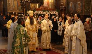 На Велика събота: Отслужиха Василиева литургия в София