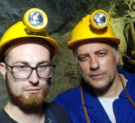 Обичаният актьор и фотограф Владимир Карамазов открехна вратата към един