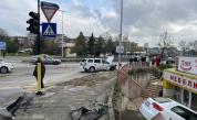 Кола "полетя" и се вряза в магазин в Шумен