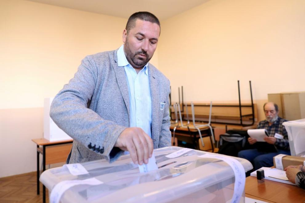 Николай Попов упражни правото си на глас