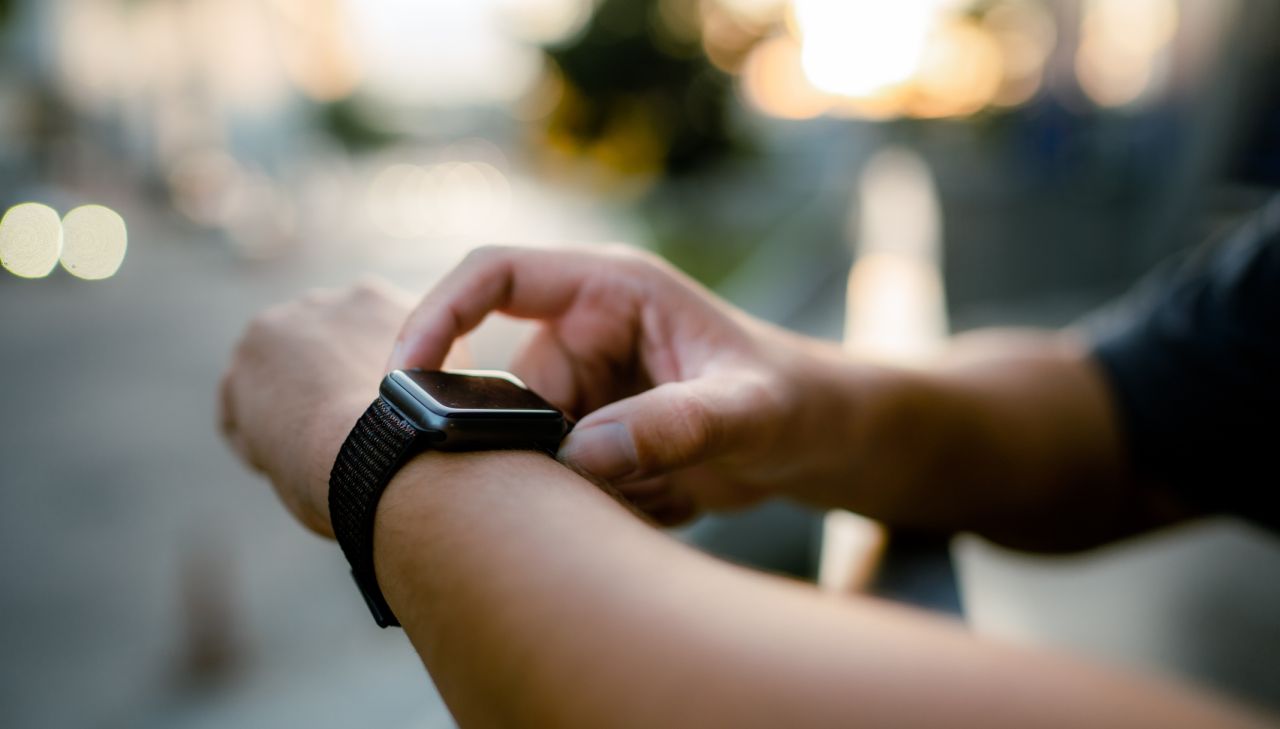 Смарт часовниците могат да бъдат вредни: Лекар назова рисковете, за които се мълчи