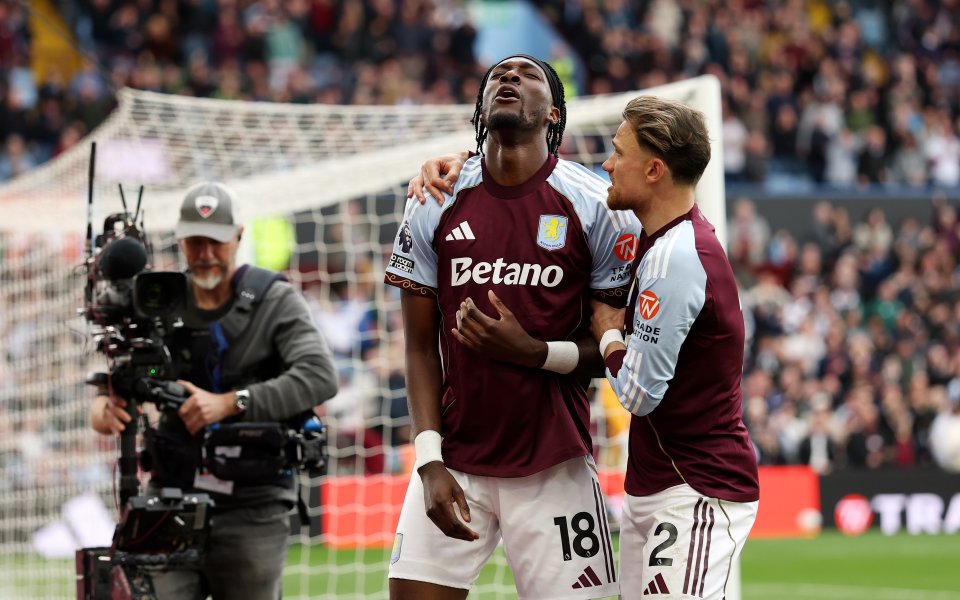 Астън Вила се добра до драматична победа над Съндърланд в седемголово шоу