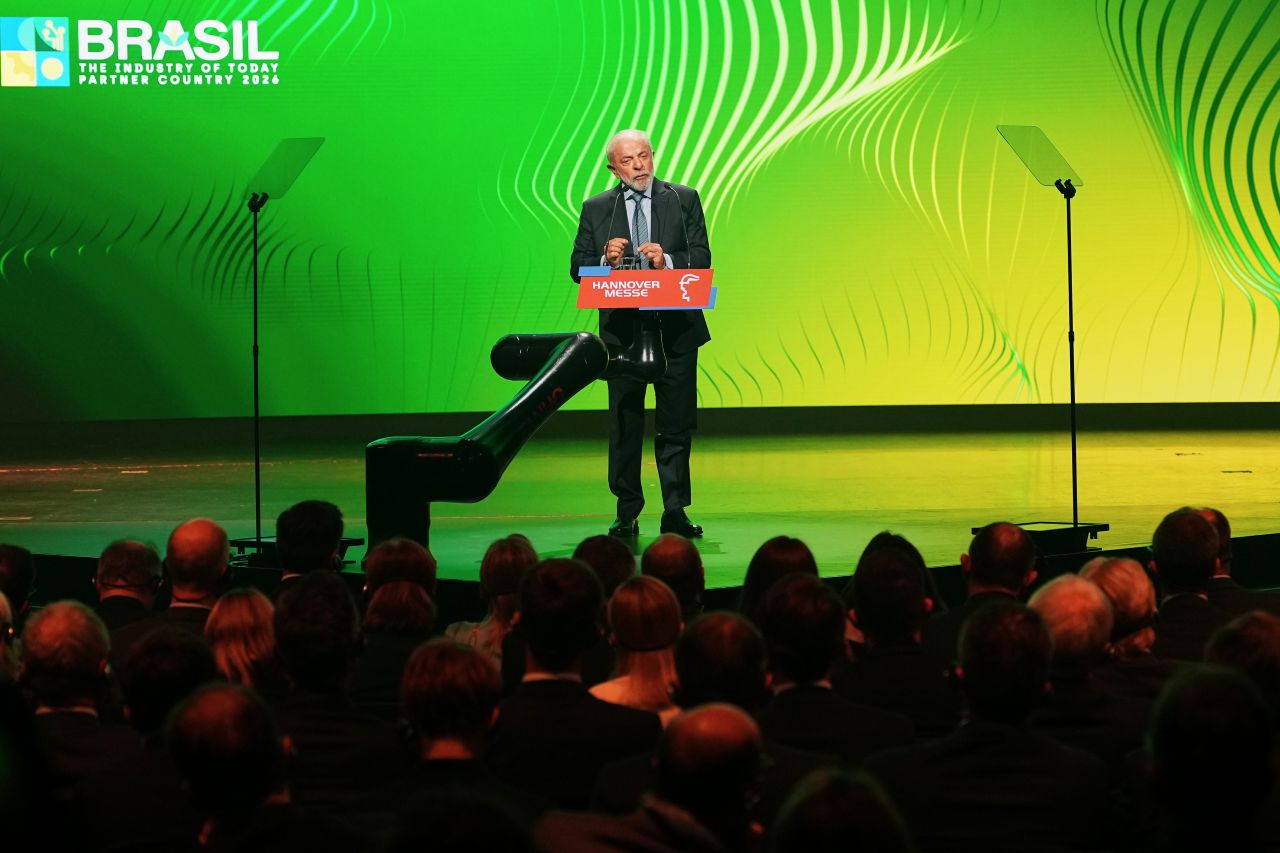 Бразилският президент с остра атака срещу САЩ - войната в Иран е "лудост"