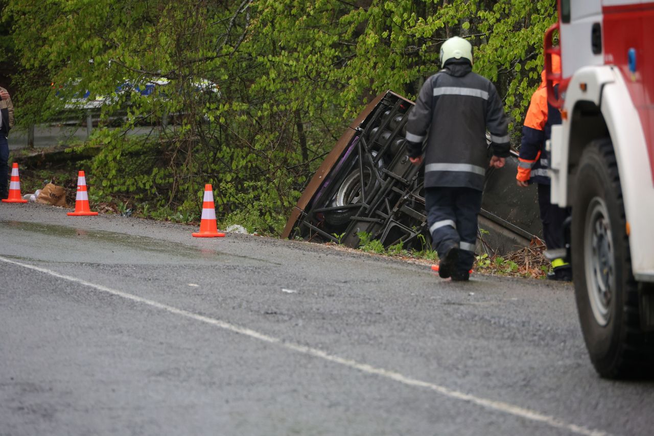 <p>Тежко пътнотранспортно произшествие с автобус, превозващ украински граждани, отне два живота и остави десетки ранени на пътя между Малко Търново и границата.</p>