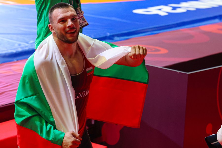 Кирил Милов е европейски шампион в борбата за втора поредна1