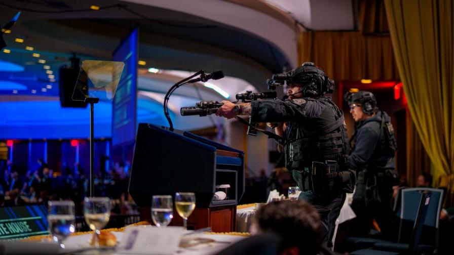 Коул Алън, 31-годишен учител от Калифорния, е арестуван след нападението с пушка и ножове по време на официалната вечеря на кореспондентите във Вашингтон