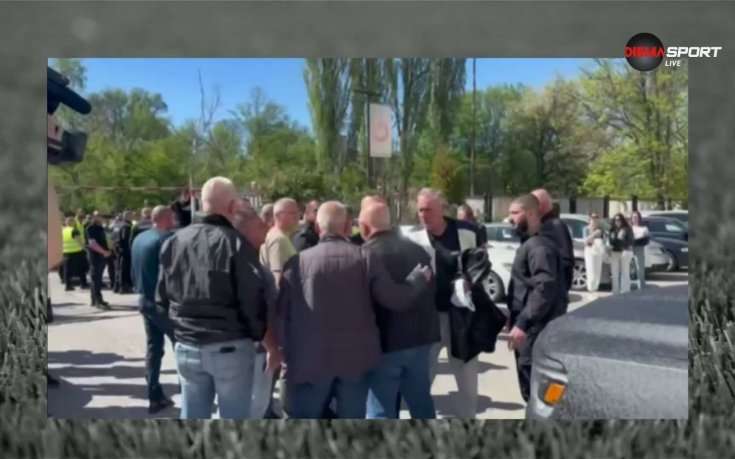Грозни сцени след ремито между Славия и Ботев Враца (ВИДЕО)
