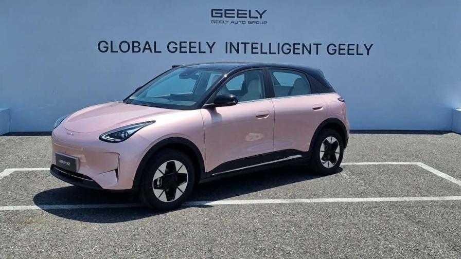 Geely EХ2, най-продаваната кола в Китай, идва в България