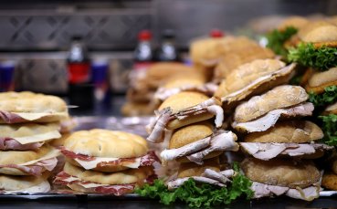 Сандвич с бекон или лошо поведение: защо изгониха фен от веган стадион?