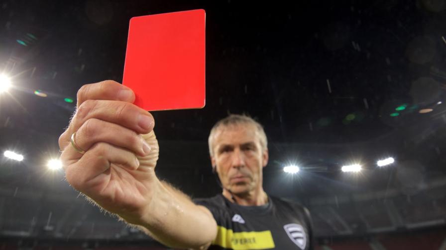 Ново правило за директен червен картон на Световното по футбол за покриване на устата