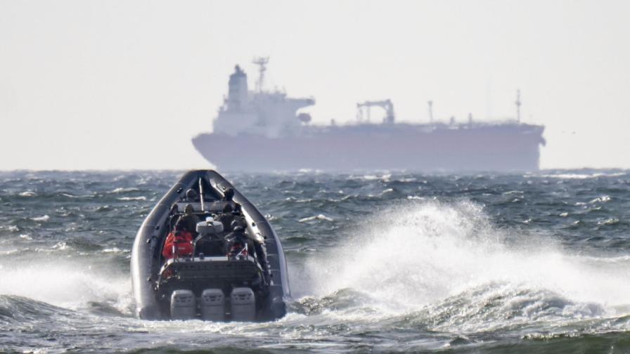 Швеция конфискува кораб от „сенчестия флот“ на Русия