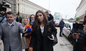 <p>Анна Бодакова, най-младият депутат от ПП, коментира разцеплението с ДБ</p>