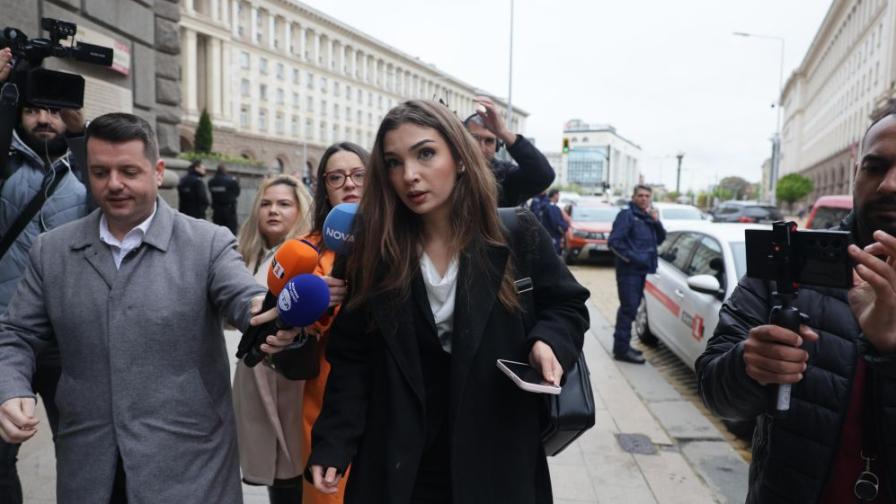 <p>Анна Бодакова, най-младият депутат от ПП, коментира разцеплението с ДБ</p>
