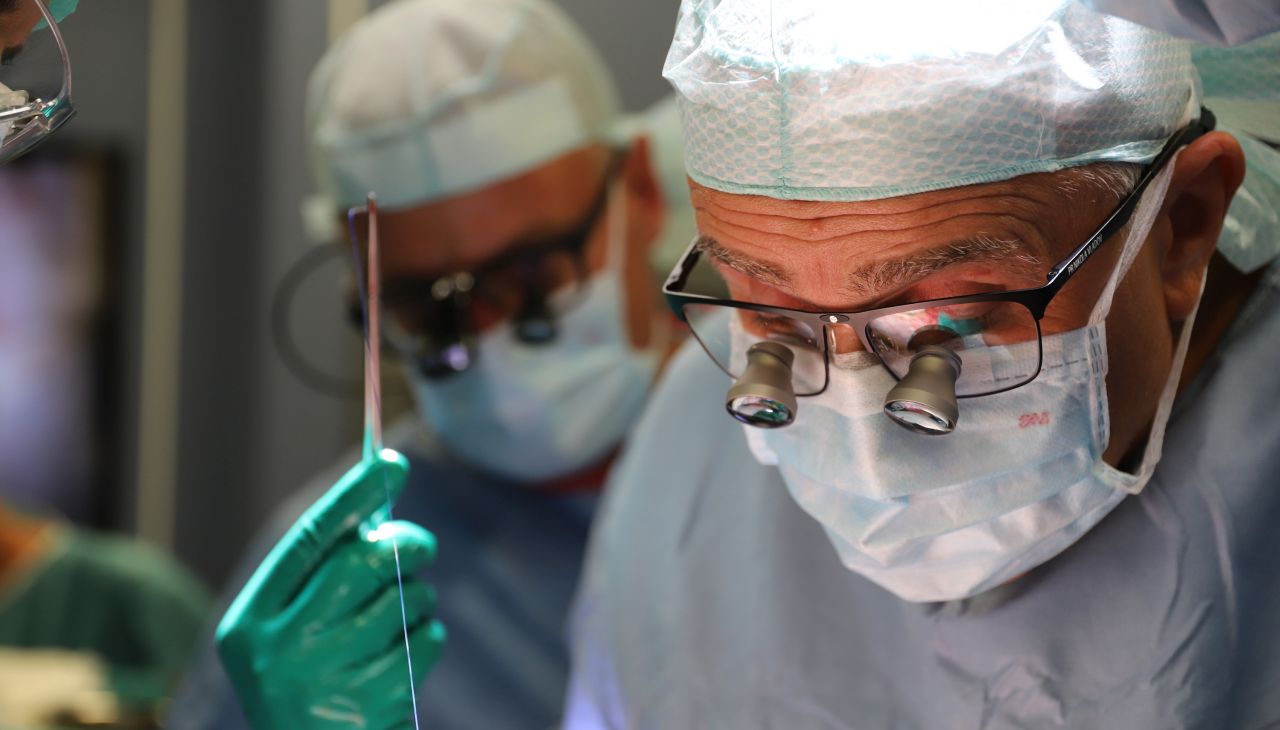 Надежда за живот: Медици от няколко болници обединиха сили, за да спасят 9-годишно дете