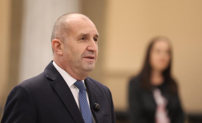 <p>Радев от&nbsp;Солун: Отиваме да си вземем царя</p>