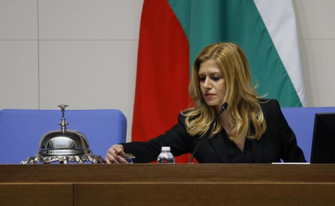 Юристът д-р Михаела Доцова е новият председател на 52-рото Народно събрание