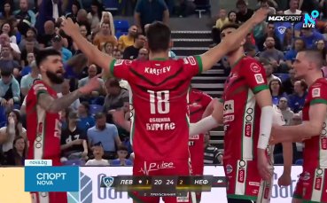 Нефтохимик остана във финалната серия след успех над Левски в София