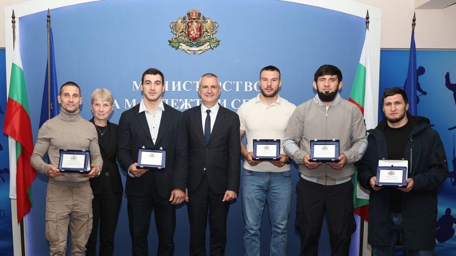 Спортният министър награди медалистите ни от Европейското първенство по борба