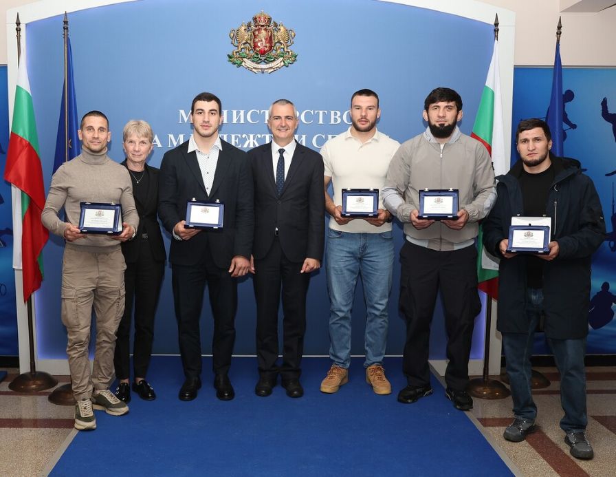 Спортният министър награди медалистите ни от Европейското първенство по борба