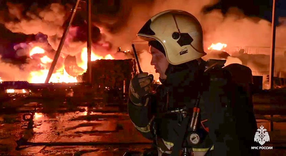 Украйна удари гигантска петролна рафинерия в Русия