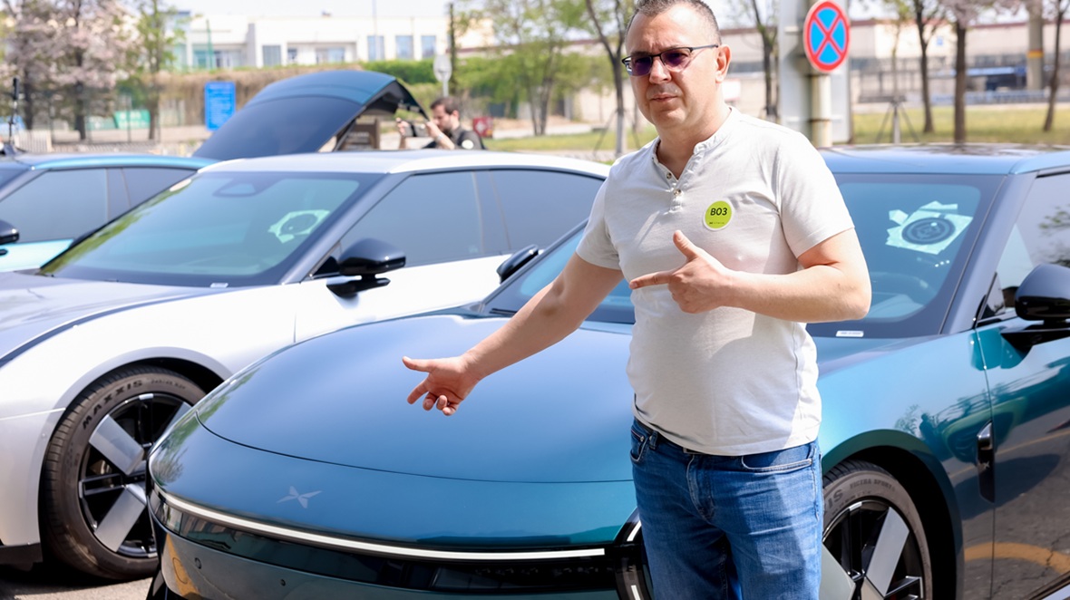Xpeng P7 ми показа какво наистина значи автономно шофиране (тест драйв)