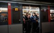 Рязко спиране на метро в Милано рани пътници - човек се озова на релсите