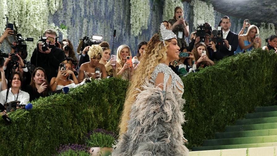 Бионсе превзе Met Gala със звездното си...