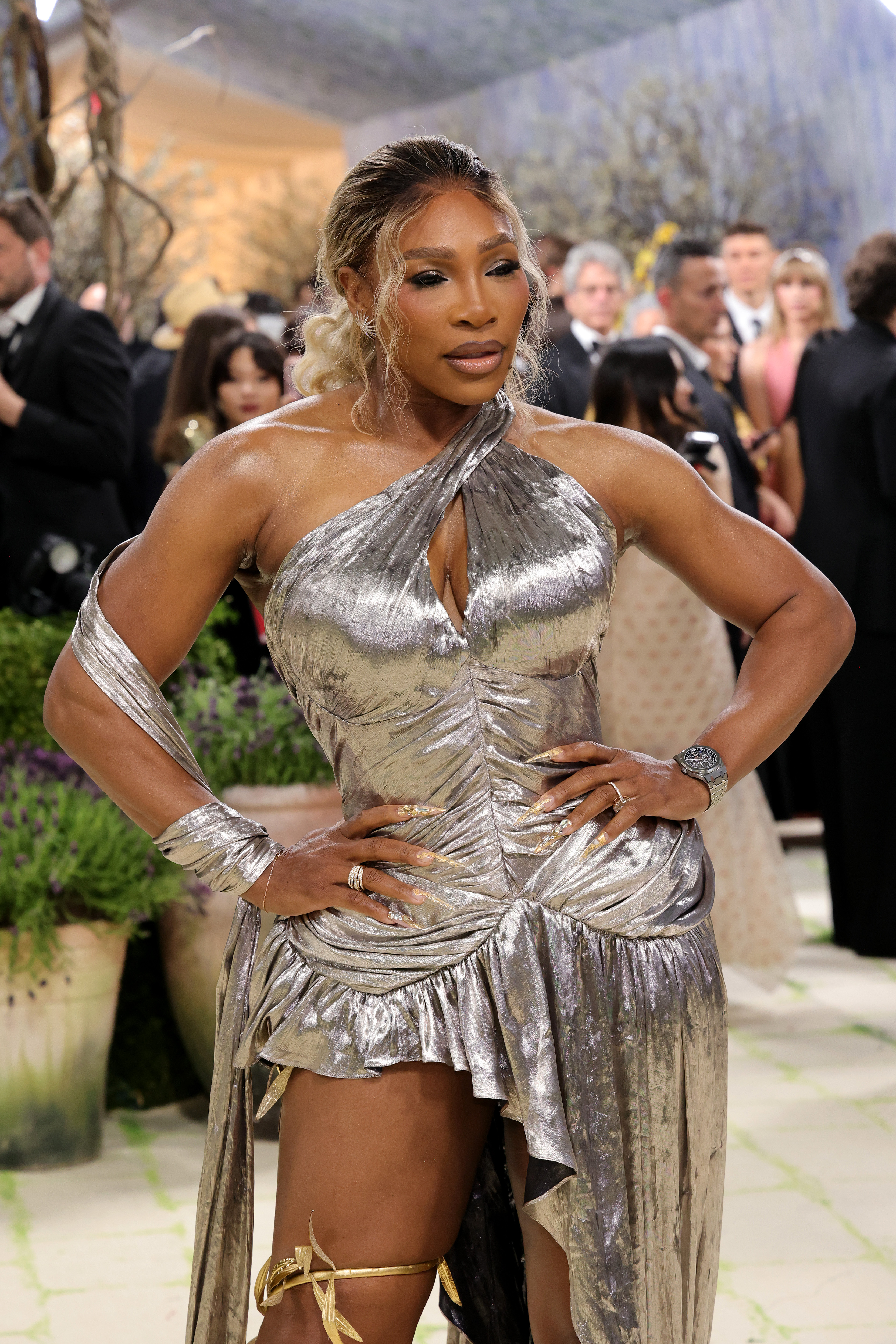 <p>Серина Уилямс блести в сребърна визия на Met Gala.</p>