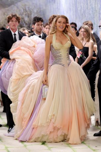 Блейк Лайвли превръща Met Gala в лична изповед на червения