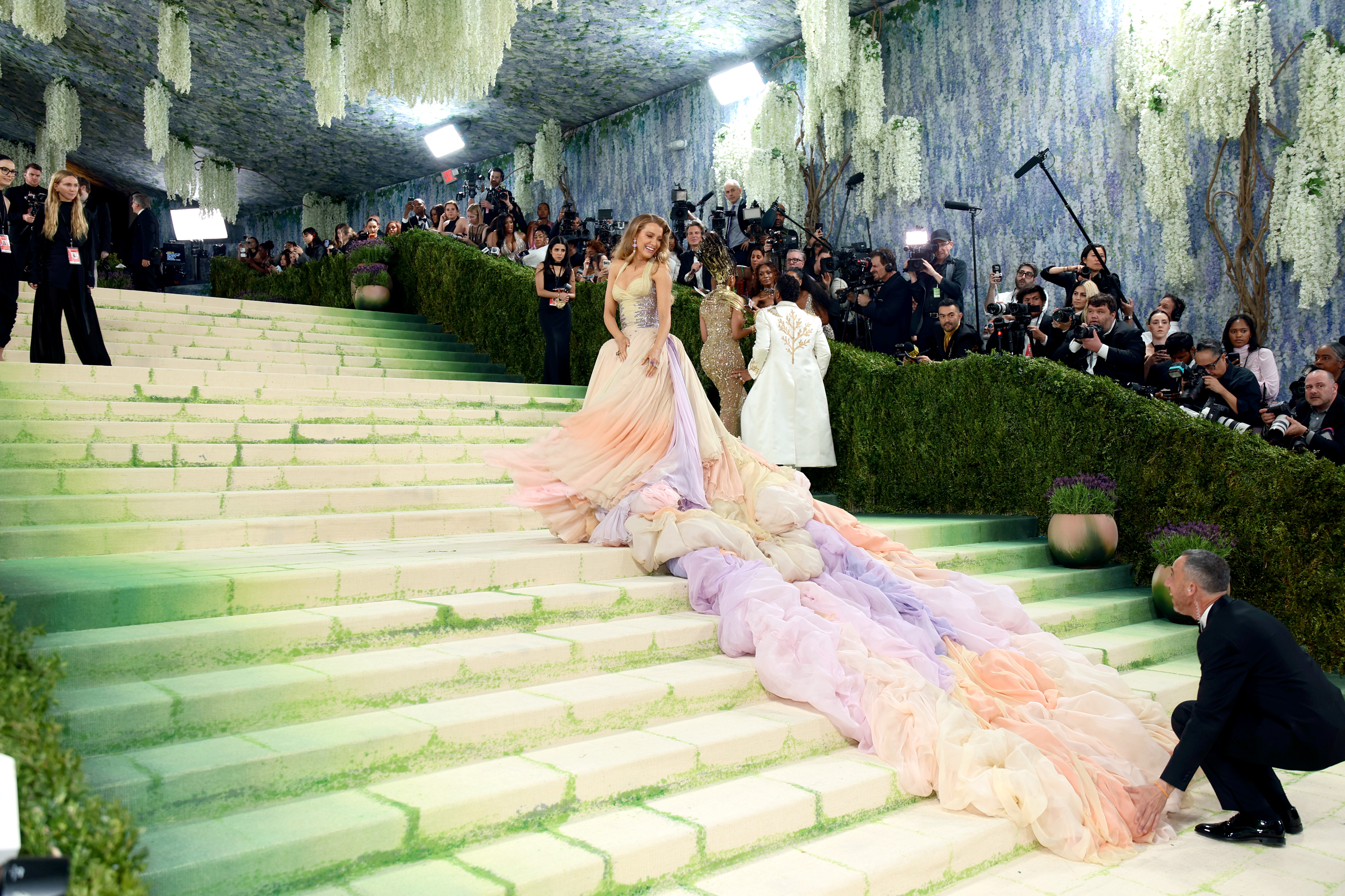 <p>Блейк Лайвли превръща Met Gala в лична изповед на червения килим.</p>