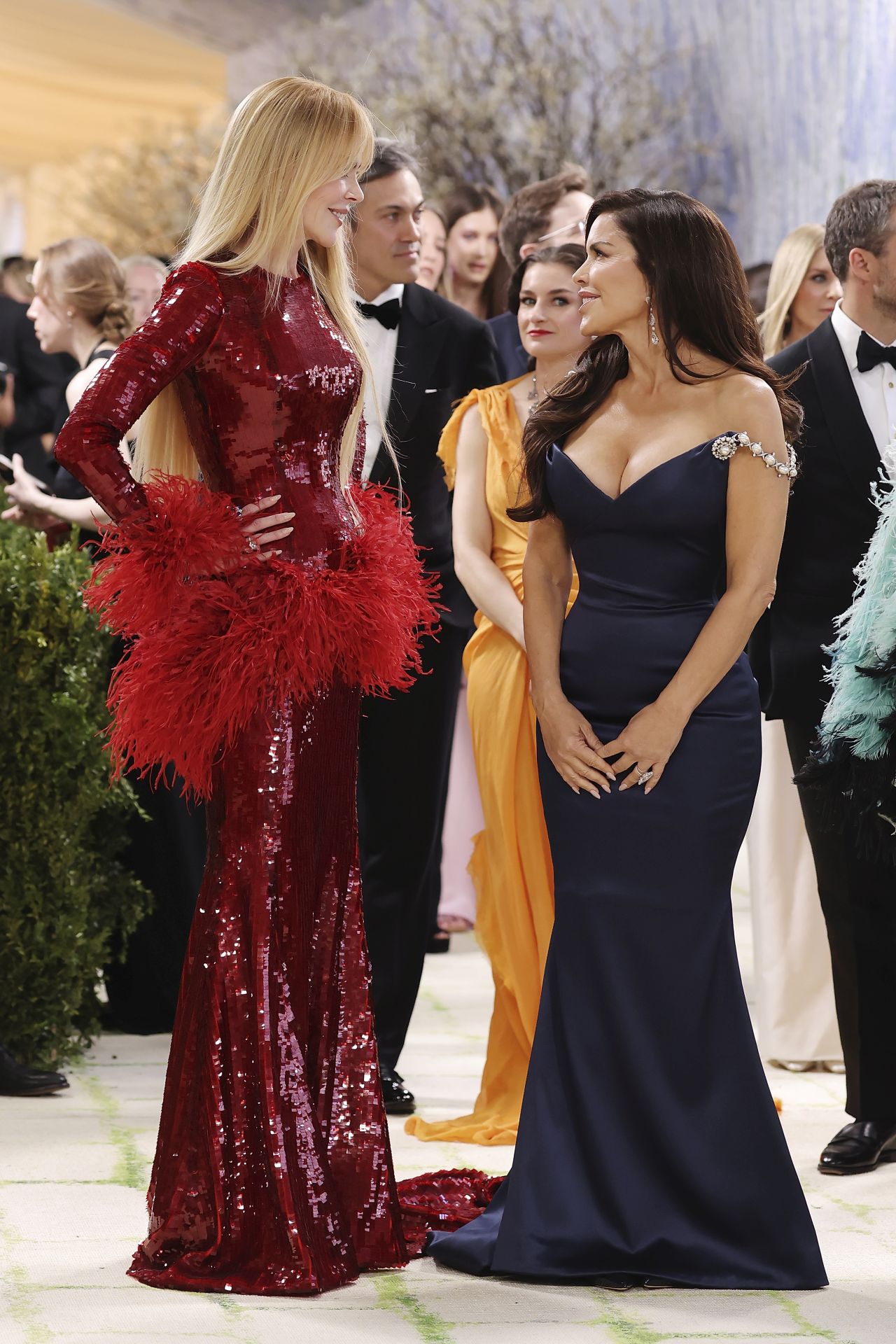 <p>С ролева игра в стил &bdquo;Мадам Х&ldquo;: Лорън Санчес смая Met Gala с дръзка рокля и без Джеф Безос</p>