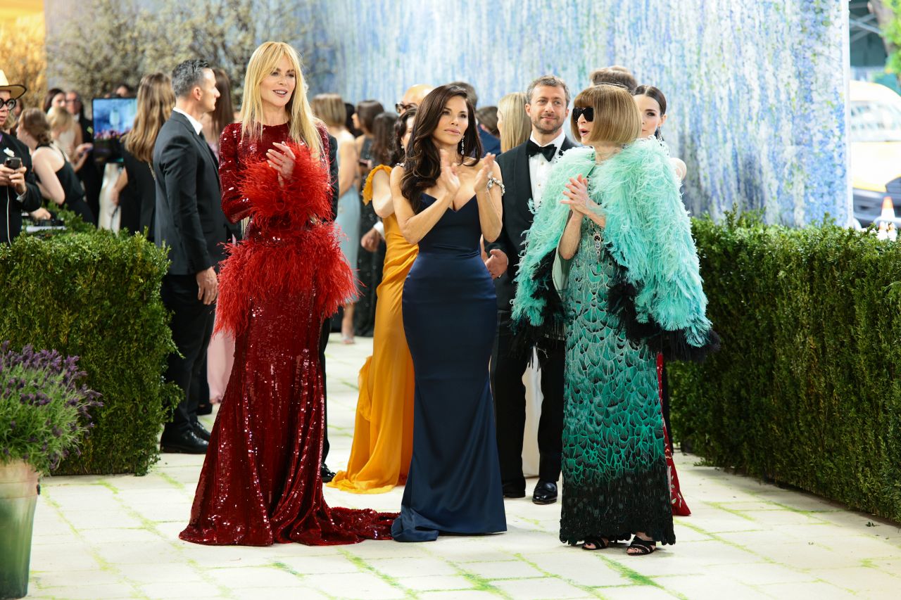 <p>С ролева игра в стил &bdquo;Мадам Х&ldquo;: Лорън Санчес смая Met Gala с дръзка рокля и без Джеф Безос</p>