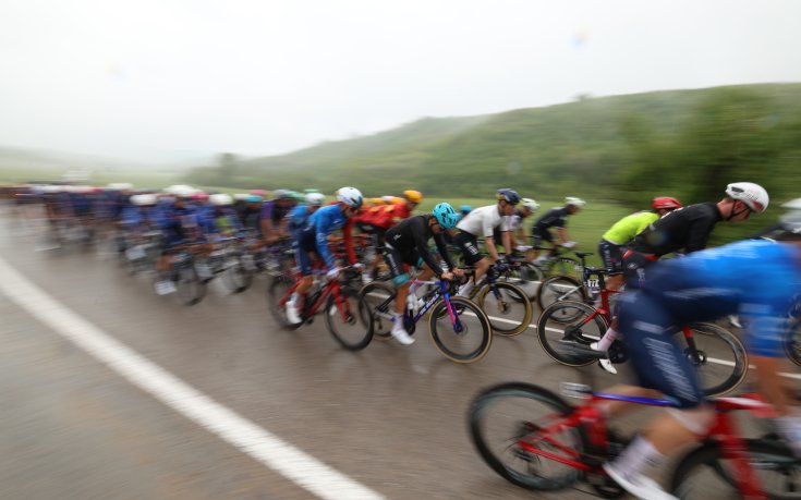 Kошмар в Джирото! Адам Йейтс пострада тежко при масов инцидент