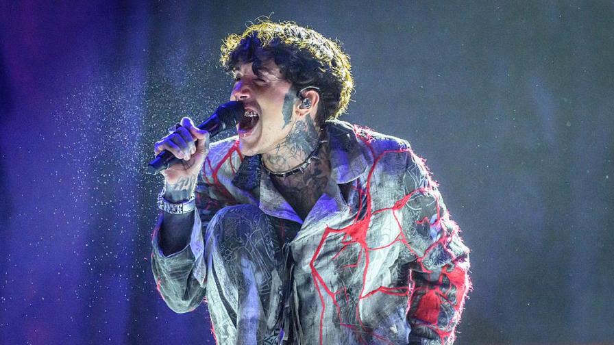 Фронтменът на Bring Me the Horizon със сътресение, след като фен го удари с телефон