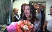 Първи думи на DARA на родна земя
