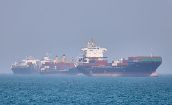 Иран: 35 кораба са преминали през Ормузкия проток през последните 24 часа