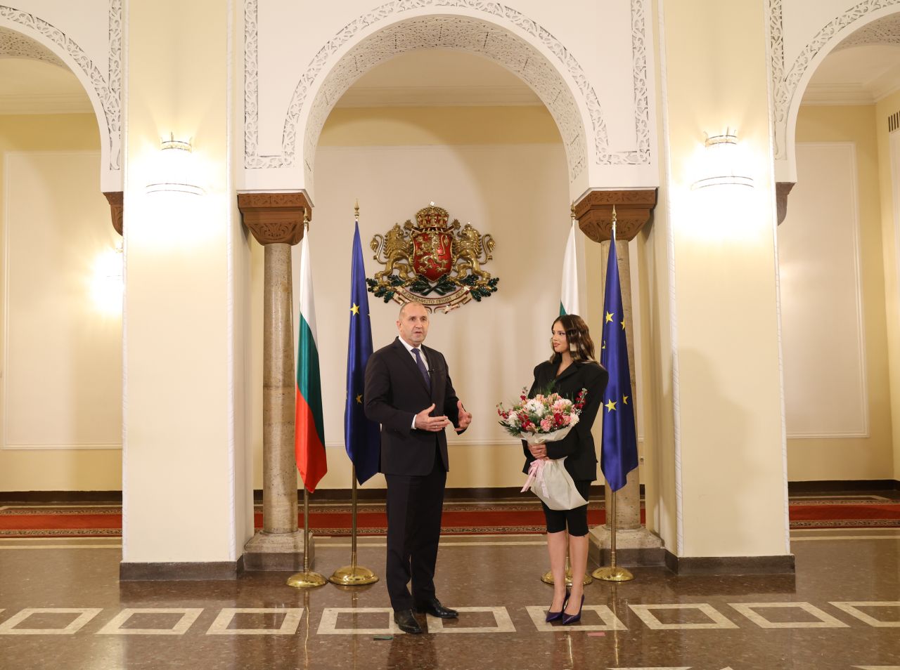 <p>Премиерът Румен Радев и певицата DARA направиха първата официална стъпка към домакинството на България за &bdquo;Евровизия&ldquo; 2027, превръщайки голямата победа в повод за национална гордост.</p>